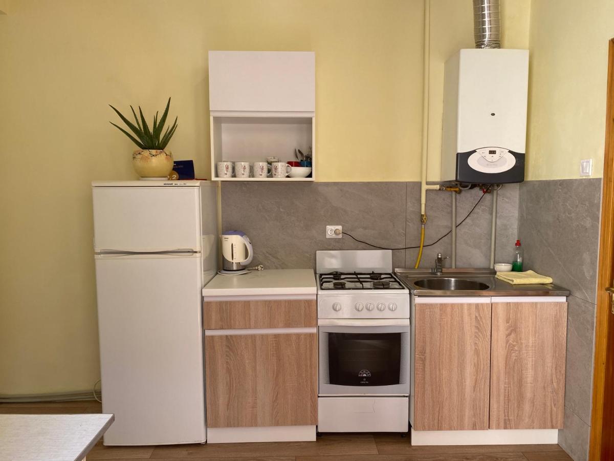 Den Apart On Rynok Square Lviv Kültér fotó